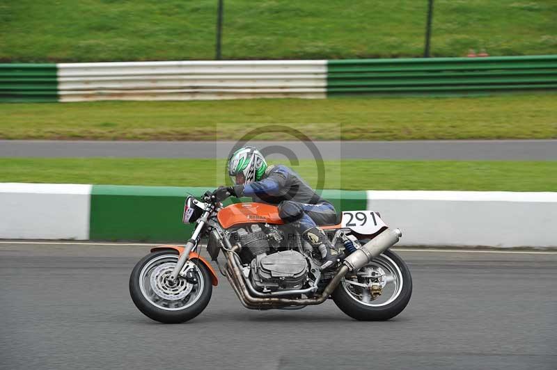 Mallory park Leicestershire;Mallory park photographs;Motorcycle action photographs;classic bikes;event digital images;eventdigitalimages;mallory park;no limits trackday;peter wileman photography;vintage bikes;vintage motorcycles;vmcc festival 1000 bikes