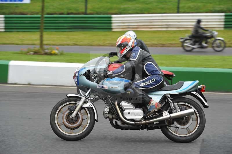 Mallory park Leicestershire;Mallory park photographs;Motorcycle action photographs;classic bikes;event digital images;eventdigitalimages;mallory park;no limits trackday;peter wileman photography;vintage bikes;vintage motorcycles;vmcc festival 1000 bikes