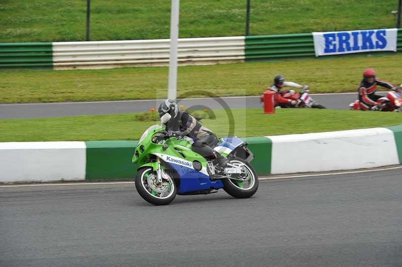 Mallory park Leicestershire;Mallory park photographs;Motorcycle action photographs;classic bikes;event digital images;eventdigitalimages;mallory park;no limits trackday;peter wileman photography;vintage bikes;vintage motorcycles;vmcc festival 1000 bikes