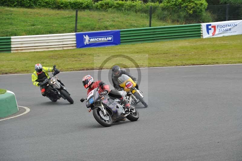 Mallory park Leicestershire;Mallory park photographs;Motorcycle action photographs;classic bikes;event digital images;eventdigitalimages;mallory park;no limits trackday;peter wileman photography;vintage bikes;vintage motorcycles;vmcc festival 1000 bikes