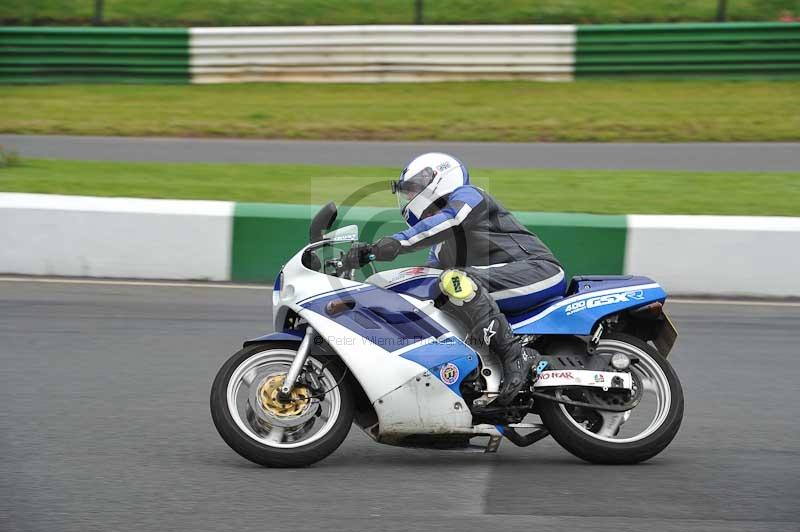 Mallory park Leicestershire;Mallory park photographs;Motorcycle action photographs;classic bikes;event digital images;eventdigitalimages;mallory park;no limits trackday;peter wileman photography;vintage bikes;vintage motorcycles;vmcc festival 1000 bikes