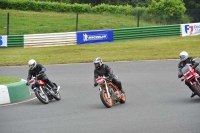 Mallory-park-Leicestershire;Mallory-park-photographs;Motorcycle-action-photographs;classic-bikes;event-digital-images;eventdigitalimages;mallory-park;no-limits-trackday;peter-wileman-photography;vintage-bikes;vintage-motorcycles;vmcc-festival-1000-bikes