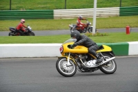 Mallory-park-Leicestershire;Mallory-park-photographs;Motorcycle-action-photographs;classic-bikes;event-digital-images;eventdigitalimages;mallory-park;no-limits-trackday;peter-wileman-photography;vintage-bikes;vintage-motorcycles;vmcc-festival-1000-bikes