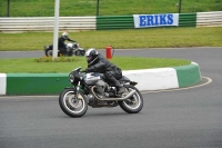 Mallory-park-Leicestershire;Mallory-park-photographs;Motorcycle-action-photographs;classic-bikes;event-digital-images;eventdigitalimages;mallory-park;no-limits-trackday;peter-wileman-photography;vintage-bikes;vintage-motorcycles;vmcc-festival-1000-bikes