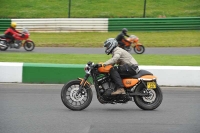 Mallory-park-Leicestershire;Mallory-park-photographs;Motorcycle-action-photographs;classic-bikes;event-digital-images;eventdigitalimages;mallory-park;no-limits-trackday;peter-wileman-photography;vintage-bikes;vintage-motorcycles;vmcc-festival-1000-bikes