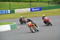 Mallory-park-Leicestershire;Mallory-park-photographs;Motorcycle-action-photographs;classic-bikes;event-digital-images;eventdigitalimages;mallory-park;no-limits-trackday;peter-wileman-photography;vintage-bikes;vintage-motorcycles;vmcc-festival-1000-bikes