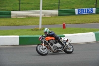 Mallory-park-Leicestershire;Mallory-park-photographs;Motorcycle-action-photographs;classic-bikes;event-digital-images;eventdigitalimages;mallory-park;no-limits-trackday;peter-wileman-photography;vintage-bikes;vintage-motorcycles;vmcc-festival-1000-bikes