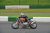 Mallory-park-Leicestershire;Mallory-park-photographs;Motorcycle-action-photographs;classic-bikes;event-digital-images;eventdigitalimages;mallory-park;no-limits-trackday;peter-wileman-photography;vintage-bikes;vintage-motorcycles;vmcc-festival-1000-bikes