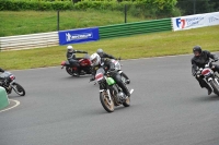 Mallory-park-Leicestershire;Mallory-park-photographs;Motorcycle-action-photographs;classic-bikes;event-digital-images;eventdigitalimages;mallory-park;no-limits-trackday;peter-wileman-photography;vintage-bikes;vintage-motorcycles;vmcc-festival-1000-bikes