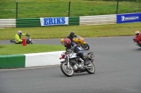 Mallory-park-Leicestershire;Mallory-park-photographs;Motorcycle-action-photographs;classic-bikes;event-digital-images;eventdigitalimages;mallory-park;no-limits-trackday;peter-wileman-photography;vintage-bikes;vintage-motorcycles;vmcc-festival-1000-bikes