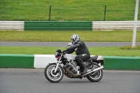 Mallory-park-Leicestershire;Mallory-park-photographs;Motorcycle-action-photographs;classic-bikes;event-digital-images;eventdigitalimages;mallory-park;no-limits-trackday;peter-wileman-photography;vintage-bikes;vintage-motorcycles;vmcc-festival-1000-bikes