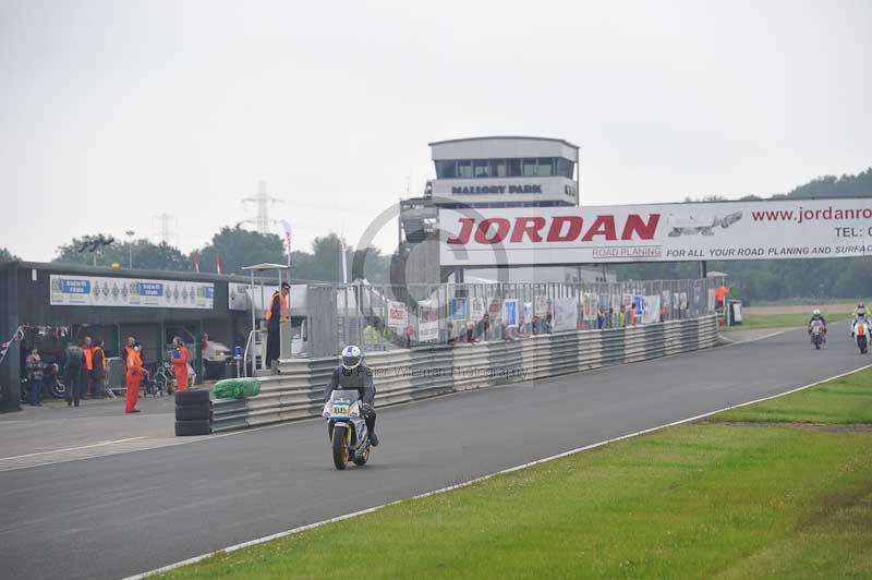 Mallory park Leicestershire;Mallory park photographs;Motorcycle action photographs;classic bikes;event digital images;eventdigitalimages;mallory park;no limits trackday;peter wileman photography;vintage bikes;vintage motorcycles;vmcc festival 1000 bikes