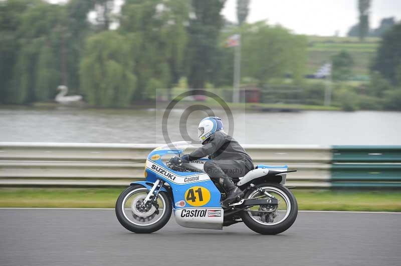 Mallory park Leicestershire;Mallory park photographs;Motorcycle action photographs;classic bikes;event digital images;eventdigitalimages;mallory park;no limits trackday;peter wileman photography;vintage bikes;vintage motorcycles;vmcc festival 1000 bikes