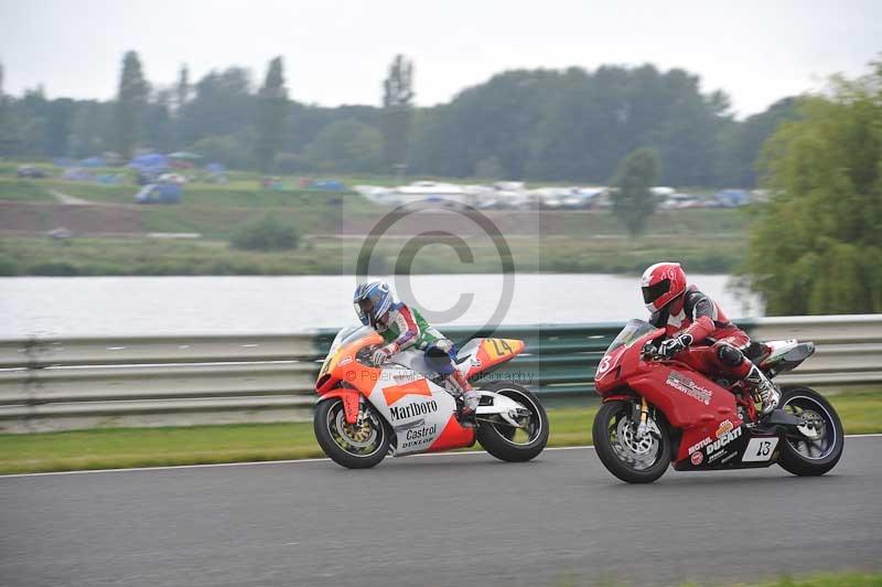 Mallory park Leicestershire;Mallory park photographs;Motorcycle action photographs;classic bikes;event digital images;eventdigitalimages;mallory park;no limits trackday;peter wileman photography;vintage bikes;vintage motorcycles;vmcc festival 1000 bikes