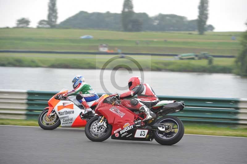 Mallory park Leicestershire;Mallory park photographs;Motorcycle action photographs;classic bikes;event digital images;eventdigitalimages;mallory park;no limits trackday;peter wileman photography;vintage bikes;vintage motorcycles;vmcc festival 1000 bikes