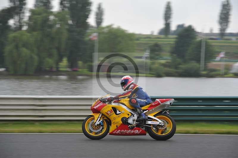 Mallory park Leicestershire;Mallory park photographs;Motorcycle action photographs;classic bikes;event digital images;eventdigitalimages;mallory park;no limits trackday;peter wileman photography;vintage bikes;vintage motorcycles;vmcc festival 1000 bikes