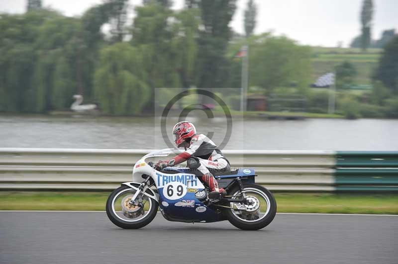 Mallory park Leicestershire;Mallory park photographs;Motorcycle action photographs;classic bikes;event digital images;eventdigitalimages;mallory park;no limits trackday;peter wileman photography;vintage bikes;vintage motorcycles;vmcc festival 1000 bikes