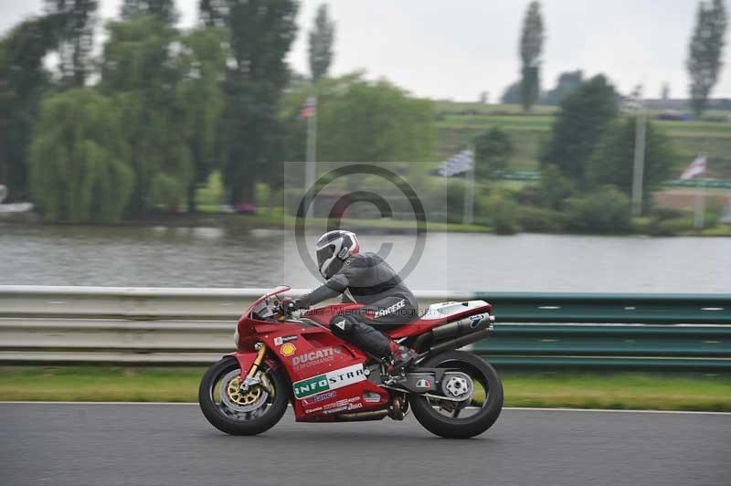 Mallory park Leicestershire;Mallory park photographs;Motorcycle action photographs;classic bikes;event digital images;eventdigitalimages;mallory park;no limits trackday;peter wileman photography;vintage bikes;vintage motorcycles;vmcc festival 1000 bikes