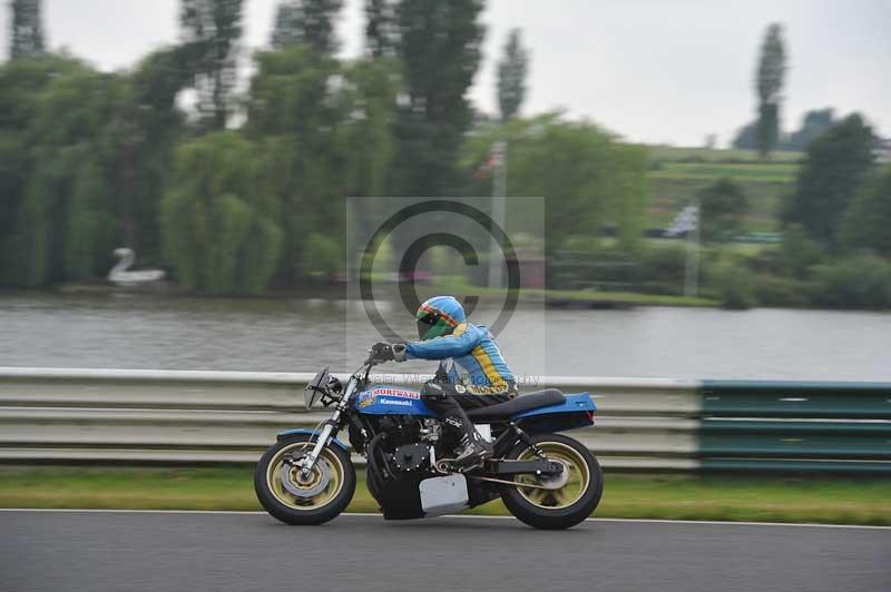 Mallory park Leicestershire;Mallory park photographs;Motorcycle action photographs;classic bikes;event digital images;eventdigitalimages;mallory park;no limits trackday;peter wileman photography;vintage bikes;vintage motorcycles;vmcc festival 1000 bikes