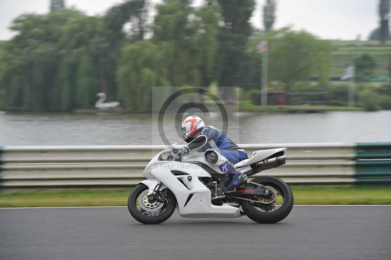 Mallory park Leicestershire;Mallory park photographs;Motorcycle action photographs;classic bikes;event digital images;eventdigitalimages;mallory park;no limits trackday;peter wileman photography;vintage bikes;vintage motorcycles;vmcc festival 1000 bikes