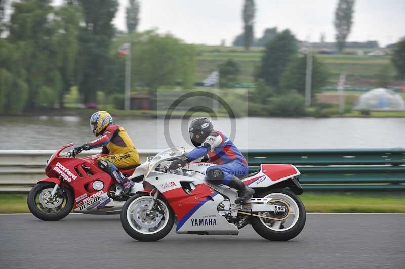 Mallory park Leicestershire;Mallory park photographs;Motorcycle action photographs;classic bikes;event digital images;eventdigitalimages;mallory park;no limits trackday;peter wileman photography;vintage bikes;vintage motorcycles;vmcc festival 1000 bikes