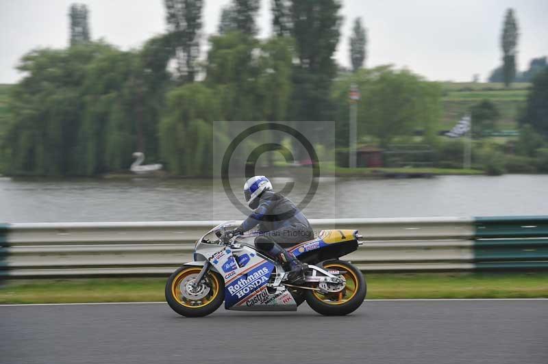 Mallory park Leicestershire;Mallory park photographs;Motorcycle action photographs;classic bikes;event digital images;eventdigitalimages;mallory park;no limits trackday;peter wileman photography;vintage bikes;vintage motorcycles;vmcc festival 1000 bikes