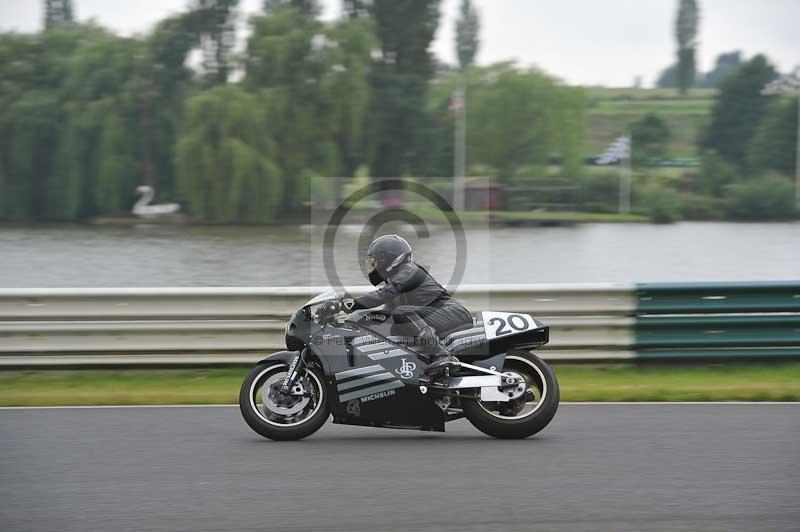 Mallory park Leicestershire;Mallory park photographs;Motorcycle action photographs;classic bikes;event digital images;eventdigitalimages;mallory park;no limits trackday;peter wileman photography;vintage bikes;vintage motorcycles;vmcc festival 1000 bikes