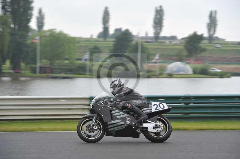 Mallory park Leicestershire;Mallory park photographs;Motorcycle action photographs;classic bikes;event digital images;eventdigitalimages;mallory park;no limits trackday;peter wileman photography;vintage bikes;vintage motorcycles;vmcc festival 1000 bikes