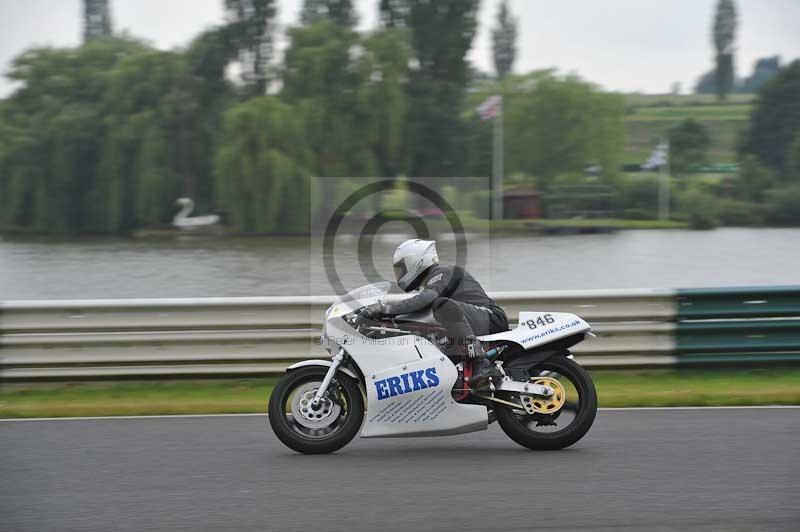 Mallory park Leicestershire;Mallory park photographs;Motorcycle action photographs;classic bikes;event digital images;eventdigitalimages;mallory park;no limits trackday;peter wileman photography;vintage bikes;vintage motorcycles;vmcc festival 1000 bikes