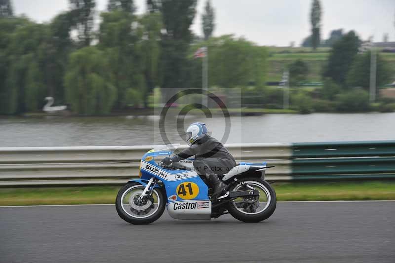 Mallory park Leicestershire;Mallory park photographs;Motorcycle action photographs;classic bikes;event digital images;eventdigitalimages;mallory park;no limits trackday;peter wileman photography;vintage bikes;vintage motorcycles;vmcc festival 1000 bikes