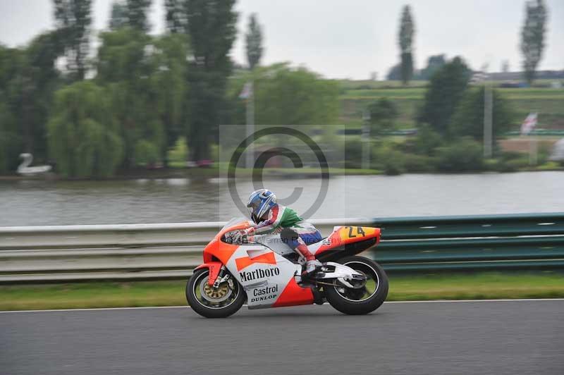 Mallory park Leicestershire;Mallory park photographs;Motorcycle action photographs;classic bikes;event digital images;eventdigitalimages;mallory park;no limits trackday;peter wileman photography;vintage bikes;vintage motorcycles;vmcc festival 1000 bikes