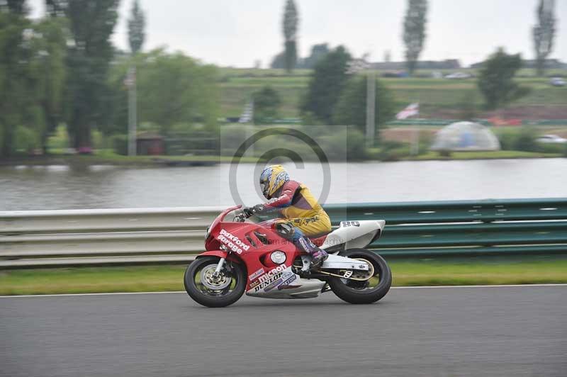 Mallory park Leicestershire;Mallory park photographs;Motorcycle action photographs;classic bikes;event digital images;eventdigitalimages;mallory park;no limits trackday;peter wileman photography;vintage bikes;vintage motorcycles;vmcc festival 1000 bikes