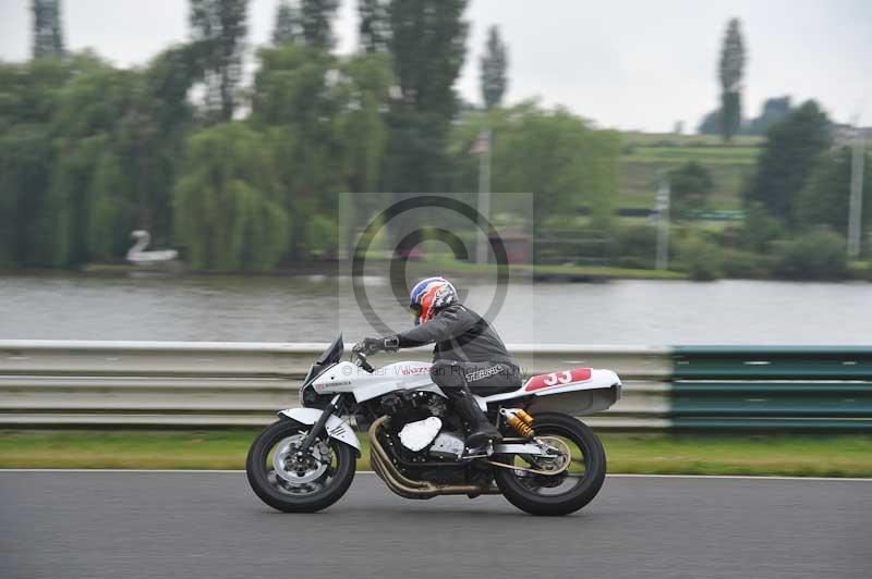 Mallory park Leicestershire;Mallory park photographs;Motorcycle action photographs;classic bikes;event digital images;eventdigitalimages;mallory park;no limits trackday;peter wileman photography;vintage bikes;vintage motorcycles;vmcc festival 1000 bikes