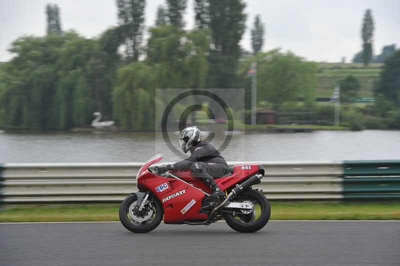 Mallory park Leicestershire;Mallory park photographs;Motorcycle action photographs;classic bikes;event digital images;eventdigitalimages;mallory park;no limits trackday;peter wileman photography;vintage bikes;vintage motorcycles;vmcc festival 1000 bikes