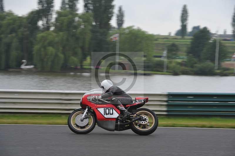 Mallory park Leicestershire;Mallory park photographs;Motorcycle action photographs;classic bikes;event digital images;eventdigitalimages;mallory park;no limits trackday;peter wileman photography;vintage bikes;vintage motorcycles;vmcc festival 1000 bikes