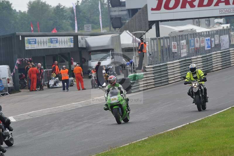 Mallory park Leicestershire;Mallory park photographs;Motorcycle action photographs;classic bikes;event digital images;eventdigitalimages;mallory park;no limits trackday;peter wileman photography;vintage bikes;vintage motorcycles;vmcc festival 1000 bikes