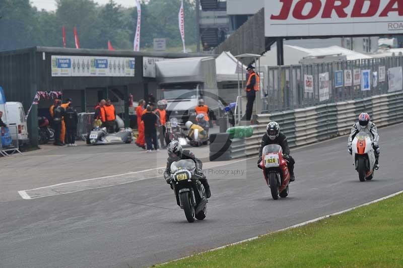 Mallory park Leicestershire;Mallory park photographs;Motorcycle action photographs;classic bikes;event digital images;eventdigitalimages;mallory park;no limits trackday;peter wileman photography;vintage bikes;vintage motorcycles;vmcc festival 1000 bikes