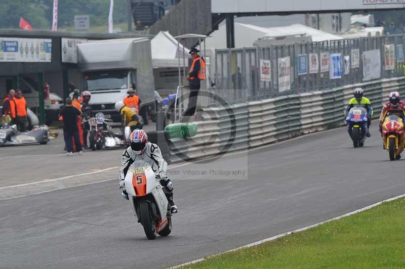 Mallory park Leicestershire;Mallory park photographs;Motorcycle action photographs;classic bikes;event digital images;eventdigitalimages;mallory park;no limits trackday;peter wileman photography;vintage bikes;vintage motorcycles;vmcc festival 1000 bikes