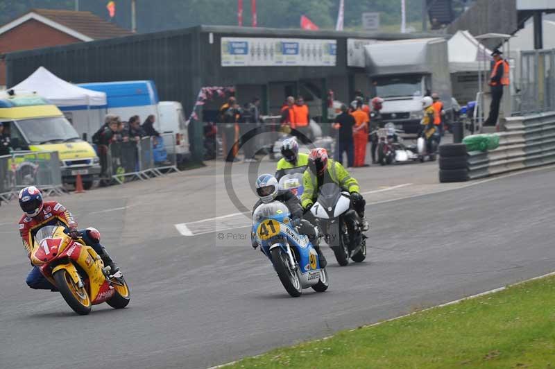 Mallory park Leicestershire;Mallory park photographs;Motorcycle action photographs;classic bikes;event digital images;eventdigitalimages;mallory park;no limits trackday;peter wileman photography;vintage bikes;vintage motorcycles;vmcc festival 1000 bikes