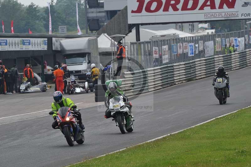 Mallory park Leicestershire;Mallory park photographs;Motorcycle action photographs;classic bikes;event digital images;eventdigitalimages;mallory park;no limits trackday;peter wileman photography;vintage bikes;vintage motorcycles;vmcc festival 1000 bikes