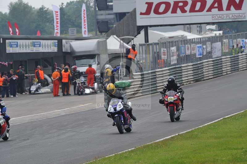 Mallory park Leicestershire;Mallory park photographs;Motorcycle action photographs;classic bikes;event digital images;eventdigitalimages;mallory park;no limits trackday;peter wileman photography;vintage bikes;vintage motorcycles;vmcc festival 1000 bikes