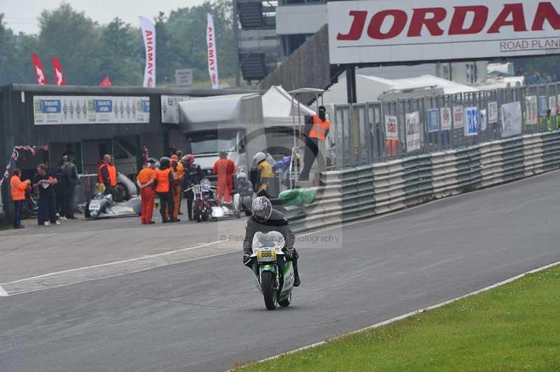 Mallory park Leicestershire;Mallory park photographs;Motorcycle action photographs;classic bikes;event digital images;eventdigitalimages;mallory park;no limits trackday;peter wileman photography;vintage bikes;vintage motorcycles;vmcc festival 1000 bikes