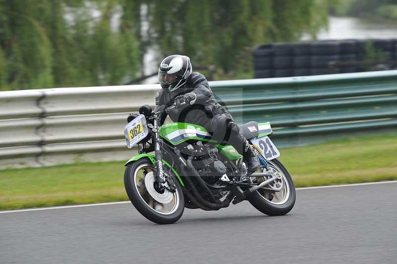 Mallory park Leicestershire;Mallory park photographs;Motorcycle action photographs;classic bikes;event digital images;eventdigitalimages;mallory park;no limits trackday;peter wileman photography;vintage bikes;vintage motorcycles;vmcc festival 1000 bikes