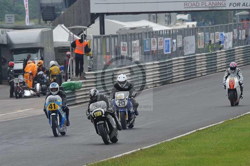 Mallory park Leicestershire;Mallory park photographs;Motorcycle action photographs;classic bikes;event digital images;eventdigitalimages;mallory park;no limits trackday;peter wileman photography;vintage bikes;vintage motorcycles;vmcc festival 1000 bikes