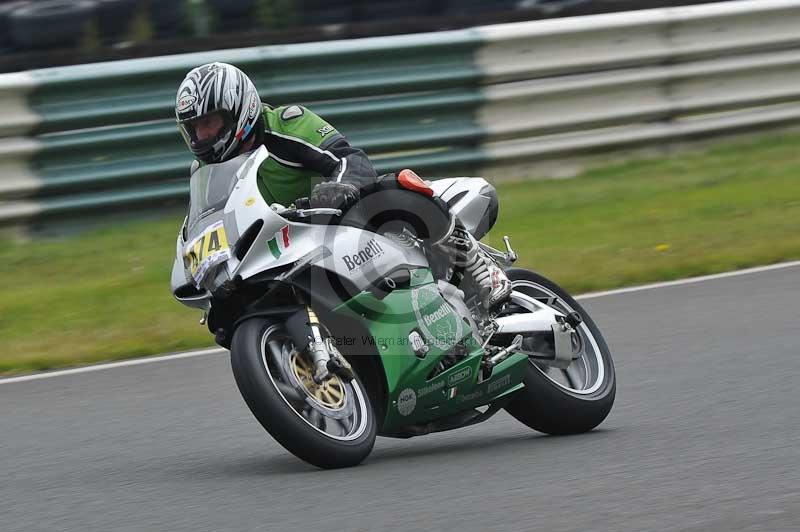 Mallory park Leicestershire;Mallory park photographs;Motorcycle action photographs;classic bikes;event digital images;eventdigitalimages;mallory park;no limits trackday;peter wileman photography;vintage bikes;vintage motorcycles;vmcc festival 1000 bikes