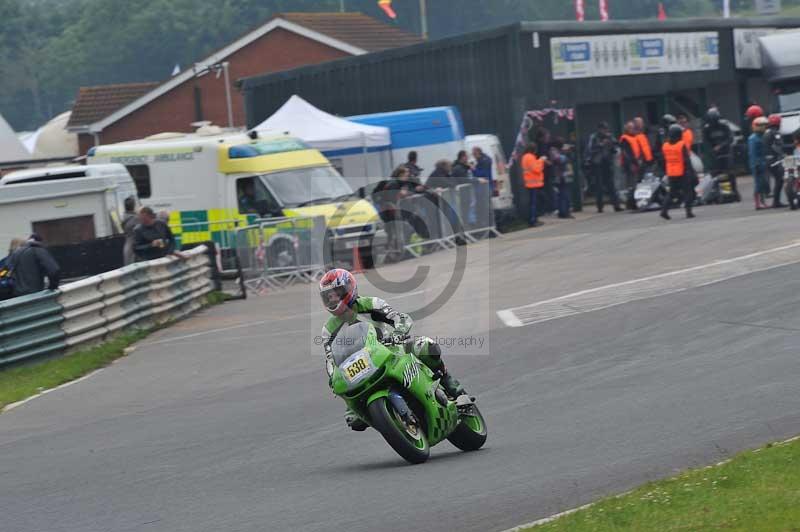 Mallory park Leicestershire;Mallory park photographs;Motorcycle action photographs;classic bikes;event digital images;eventdigitalimages;mallory park;no limits trackday;peter wileman photography;vintage bikes;vintage motorcycles;vmcc festival 1000 bikes