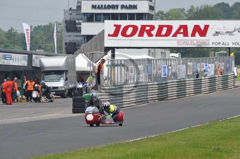 Mallory park Leicestershire;Mallory park photographs;Motorcycle action photographs;classic bikes;event digital images;eventdigitalimages;mallory park;no limits trackday;peter wileman photography;vintage bikes;vintage motorcycles;vmcc festival 1000 bikes