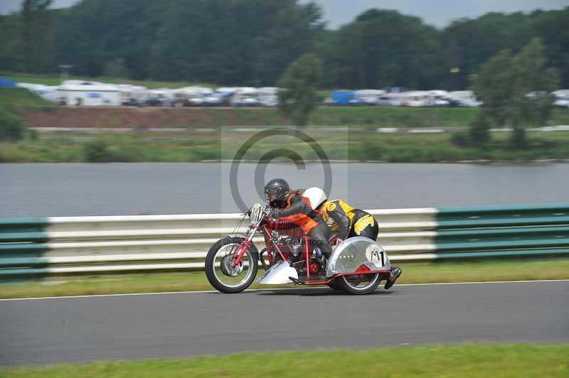 Mallory park Leicestershire;Mallory park photographs;Motorcycle action photographs;classic bikes;event digital images;eventdigitalimages;mallory park;no limits trackday;peter wileman photography;vintage bikes;vintage motorcycles;vmcc festival 1000 bikes