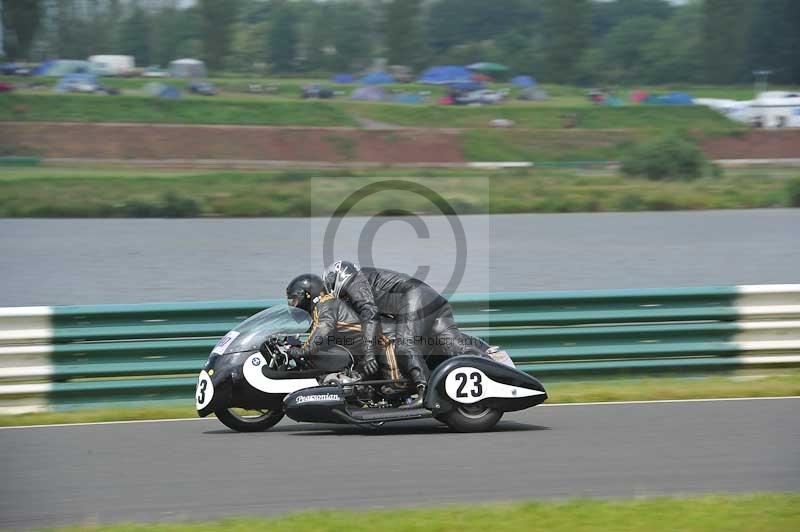 Mallory park Leicestershire;Mallory park photographs;Motorcycle action photographs;classic bikes;event digital images;eventdigitalimages;mallory park;no limits trackday;peter wileman photography;vintage bikes;vintage motorcycles;vmcc festival 1000 bikes