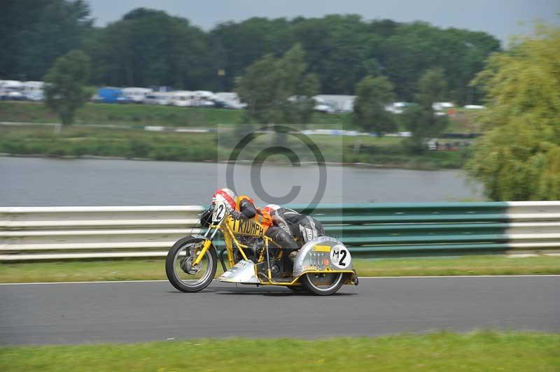 Mallory park Leicestershire;Mallory park photographs;Motorcycle action photographs;classic bikes;event digital images;eventdigitalimages;mallory park;no limits trackday;peter wileman photography;vintage bikes;vintage motorcycles;vmcc festival 1000 bikes